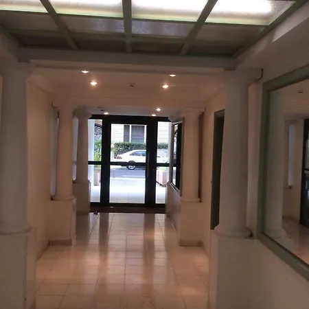 Avenue Des Fleurs Apartment